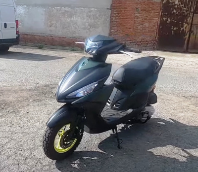 Скутер Axis